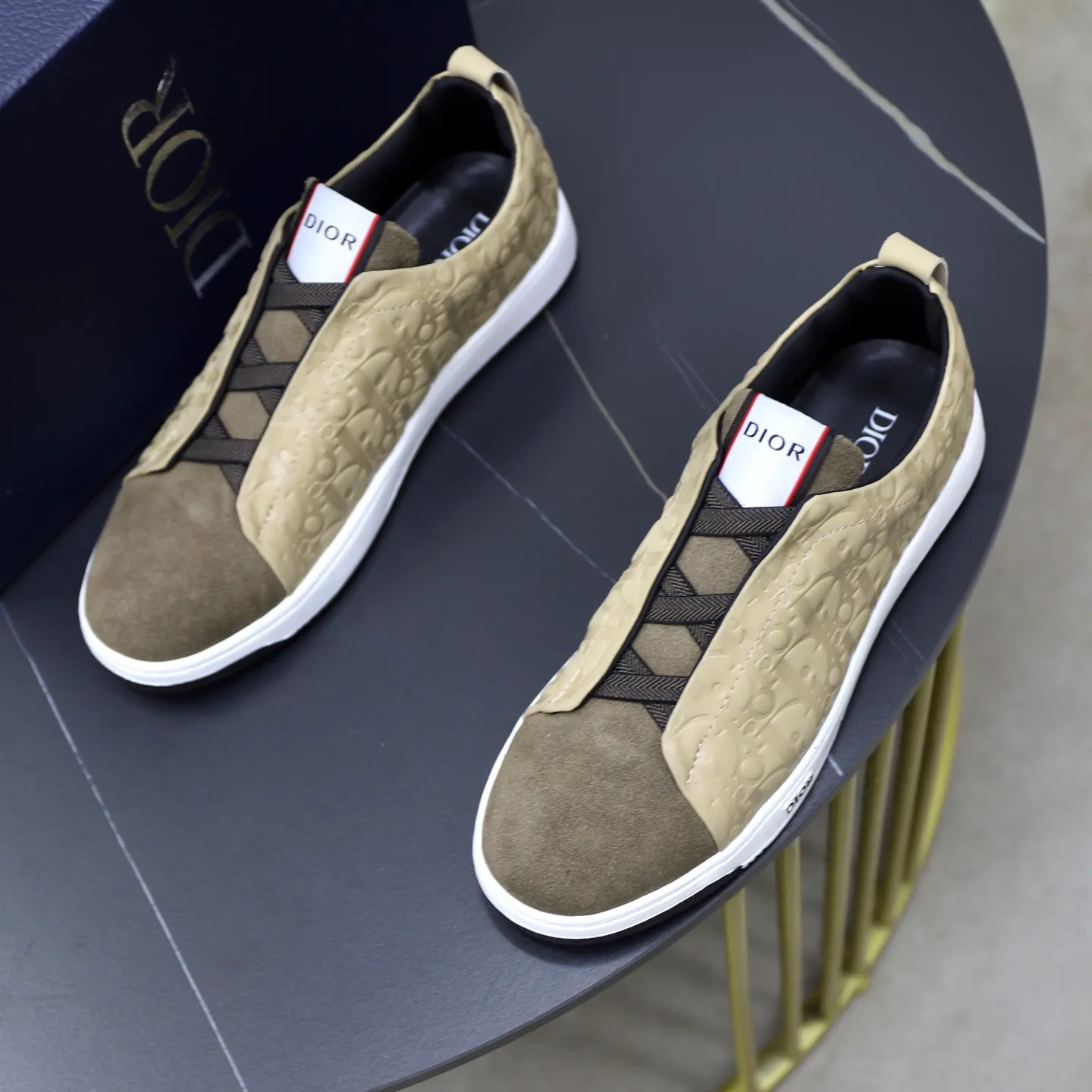 Ex-factory price: 442💰🙅‍♂️🙅‍♂️🙅‍♂️ Brand: Dior DIOR Standard code: 38-44 (45 customized) Grade: Same as the official website Material: Original leather splicing, comfortable and breathable lining, original wear-resistant outsole Style category: Men's fashionable casual shoes, running shoes, noble luxury brand elements, top luxury Color: actual picture color